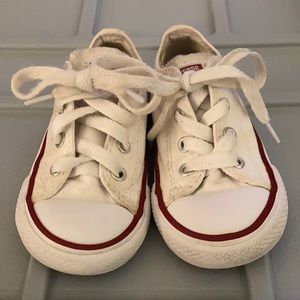 Size 5 Converse toddler shoes excellent condition